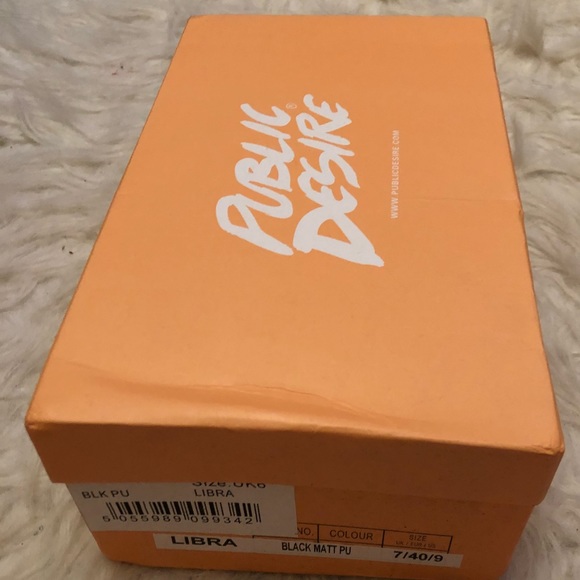 S A L E ‼️Beautiful gold heeled strapped shoe! - Picture 2 of 6